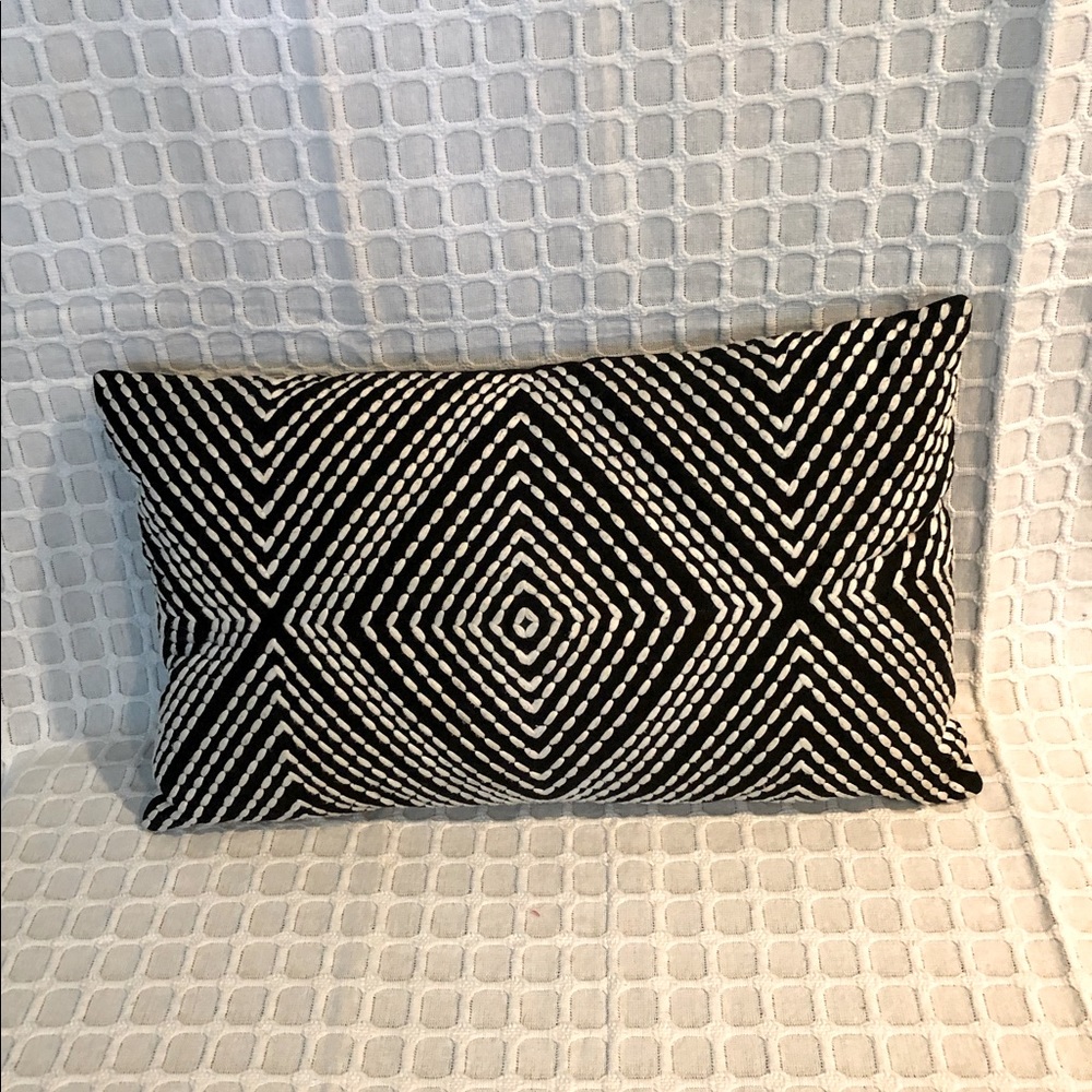 Decorative throw pillow